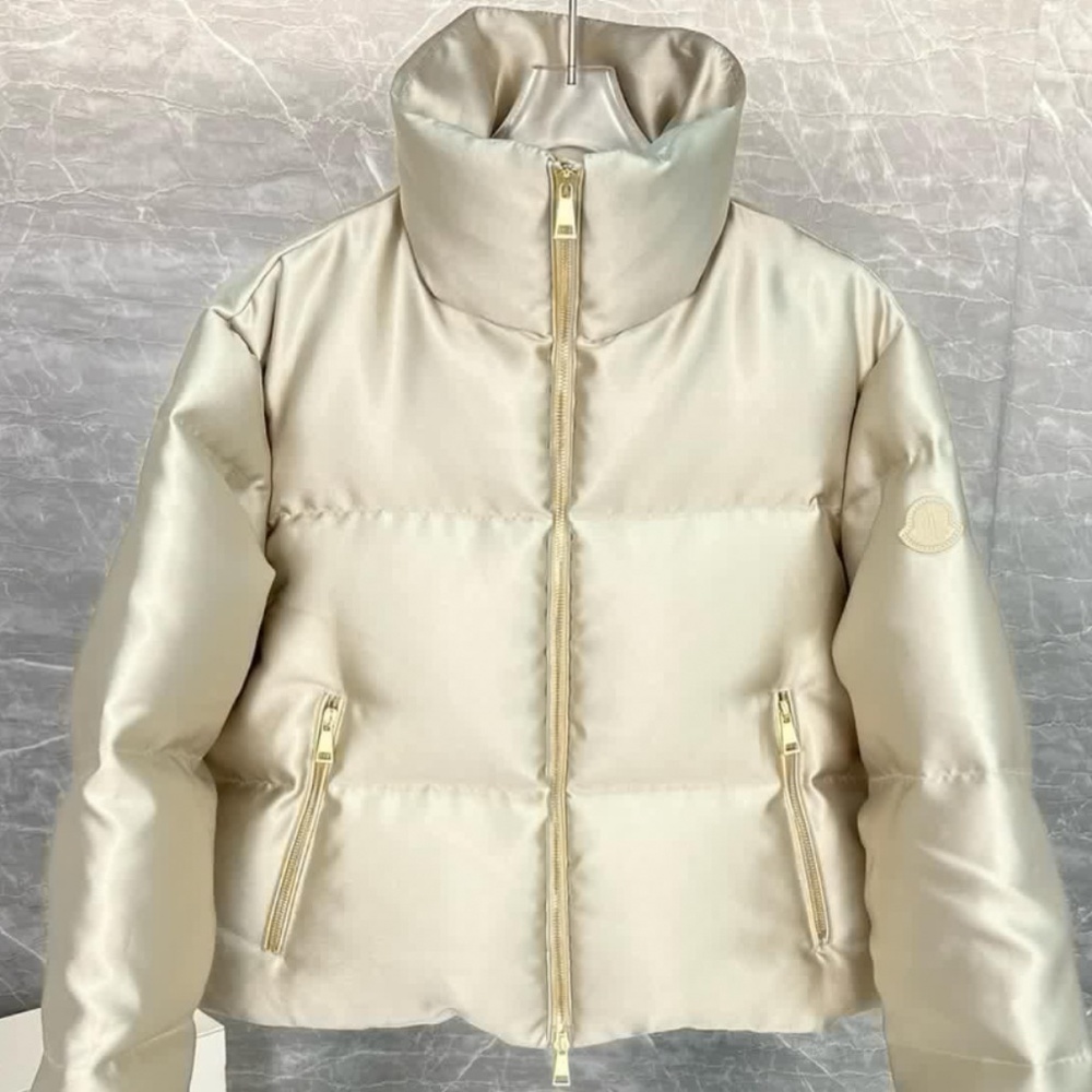 Gorgeous Designer Ski Down Jacket in Champagne Gold Size 34 (Fits  a Medium)